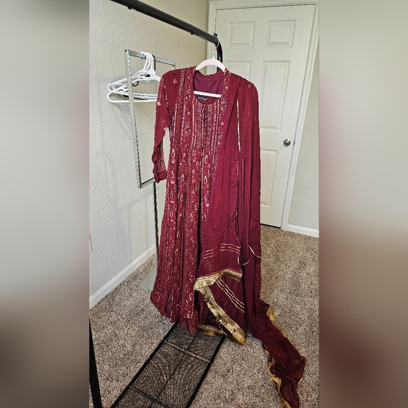 Pakistani designer Maroon gown - Picture 11 of 12